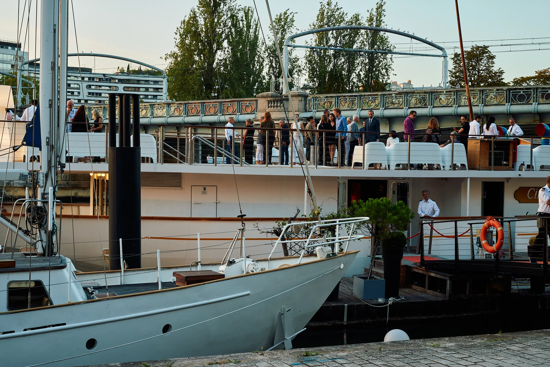 Bateau Grenelle · privatisable 150 personnes face à la Tour Eiffel
