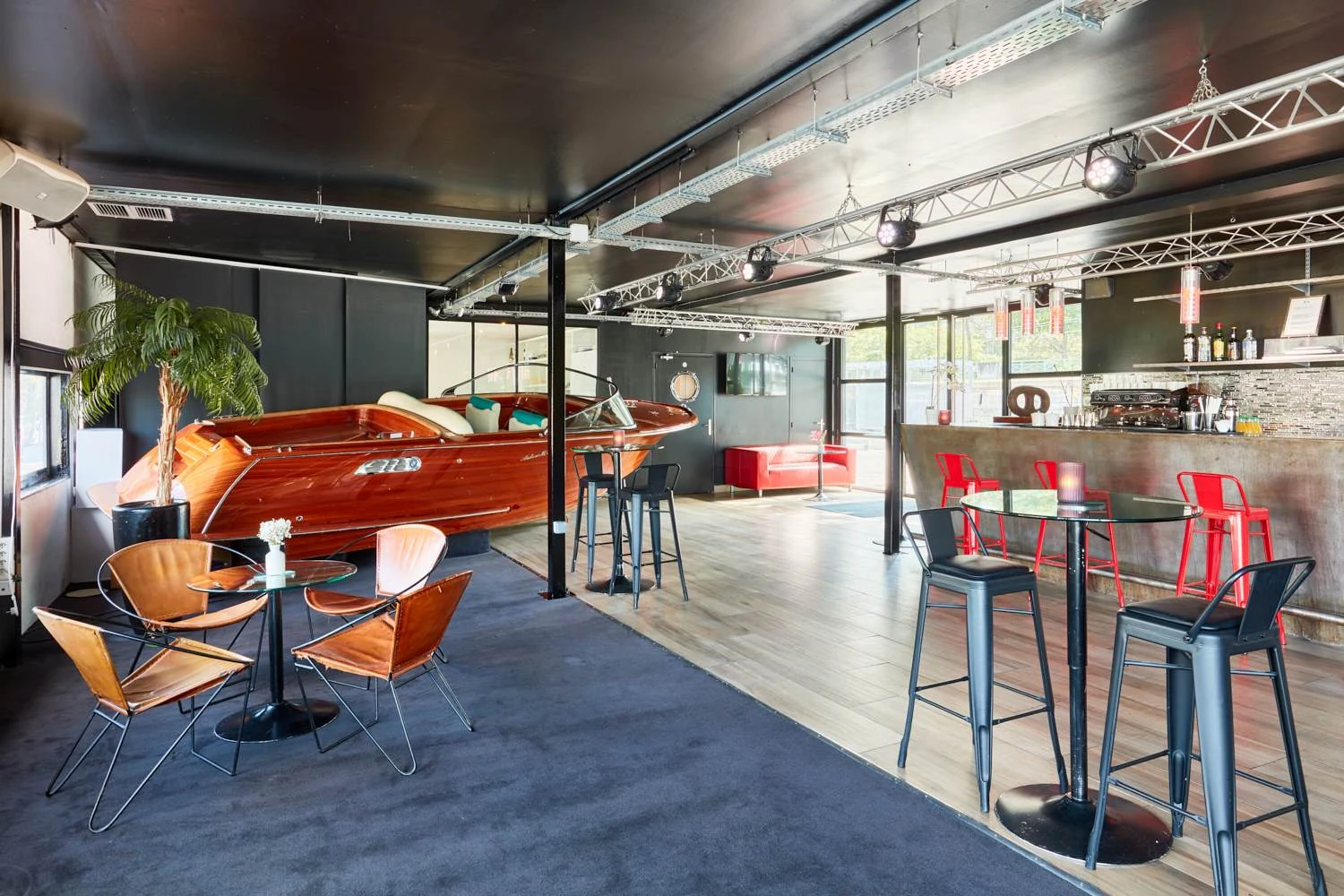 Location Atelier sur Seine Paris · bar intégré cocktail dînatoire 200 invités