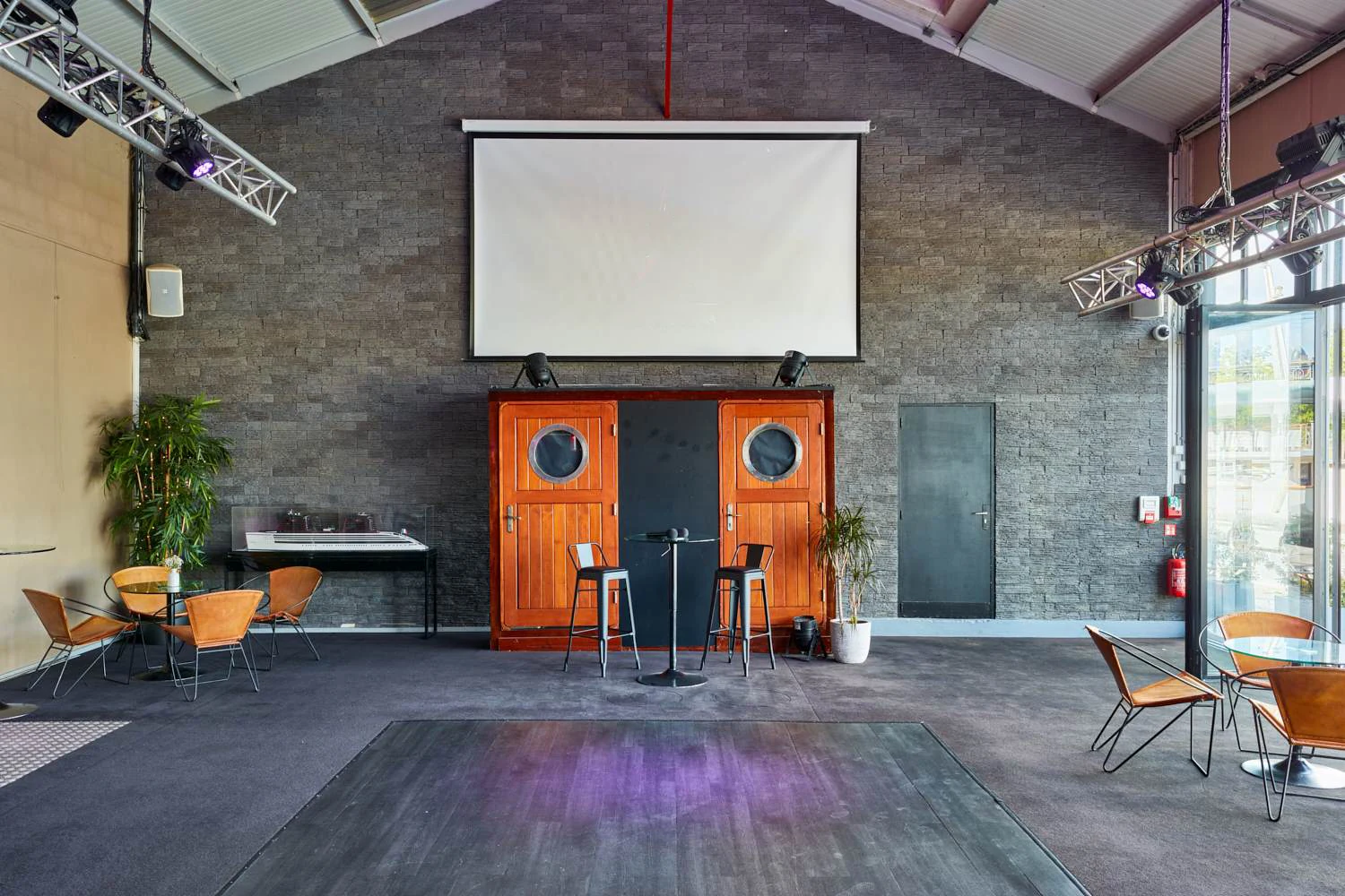 Location Atelier sur Seine Paris 15 · conférence et présentation grand écran vidéoprojection