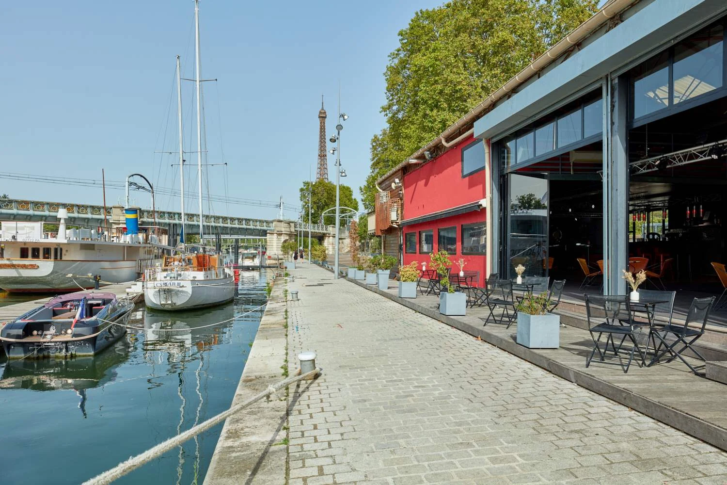 Location Atelier sur Seine Paris 15 · vue extérieure quai Port de Grenelle face Tour Eiffel