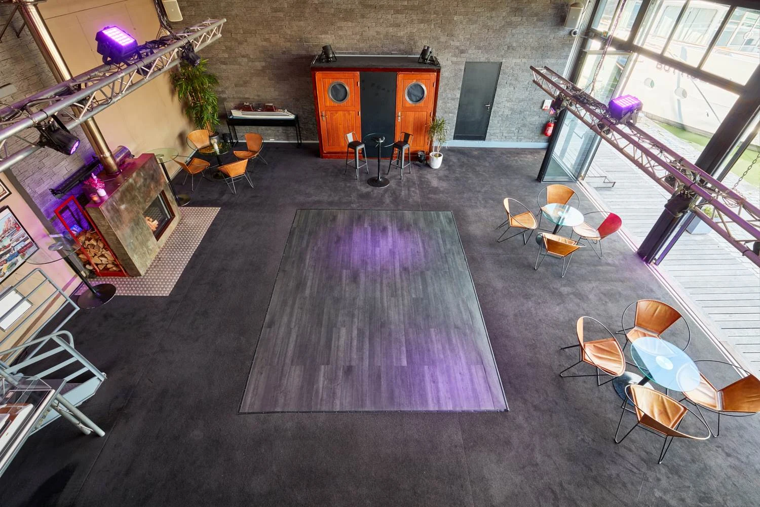 Location Atelier sur Seine Paris · vue plongeante dancefloor et lounge depuis mezzanine
