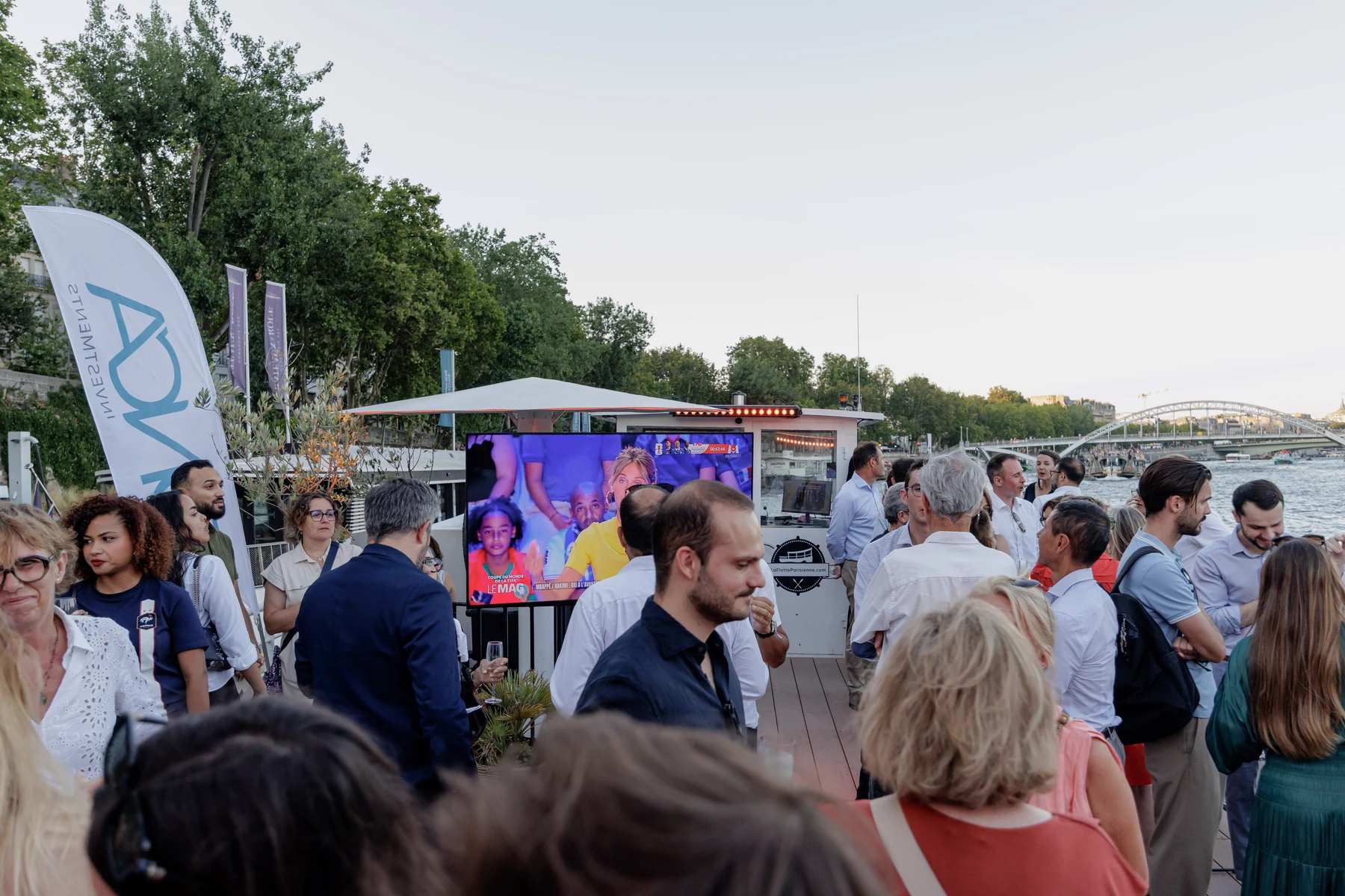 Invités du soirée d'entreprise avec clients DNCA sur le Rivage