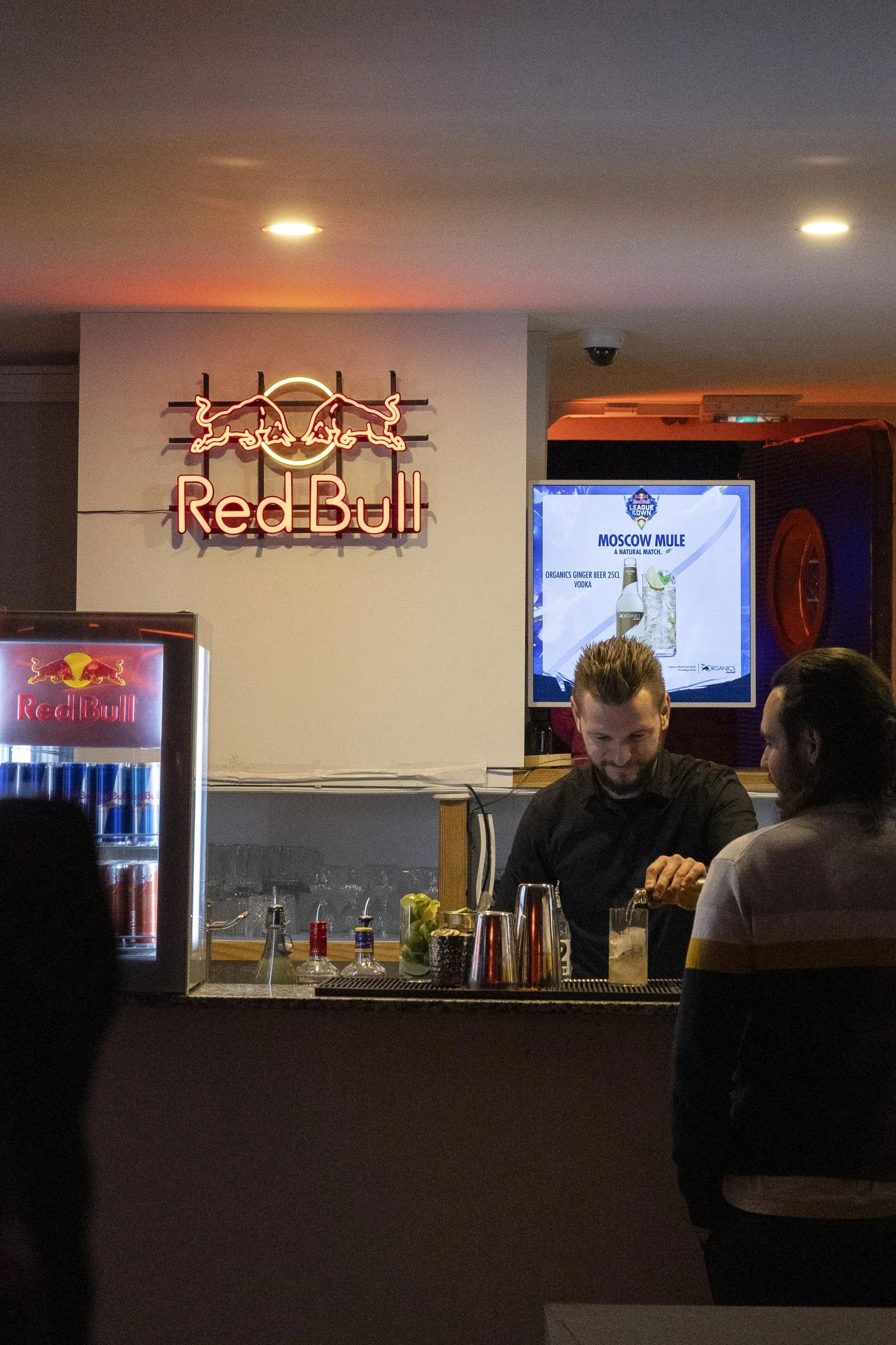 Dîner assis sur le Rivage · Red Bull, 65 invités