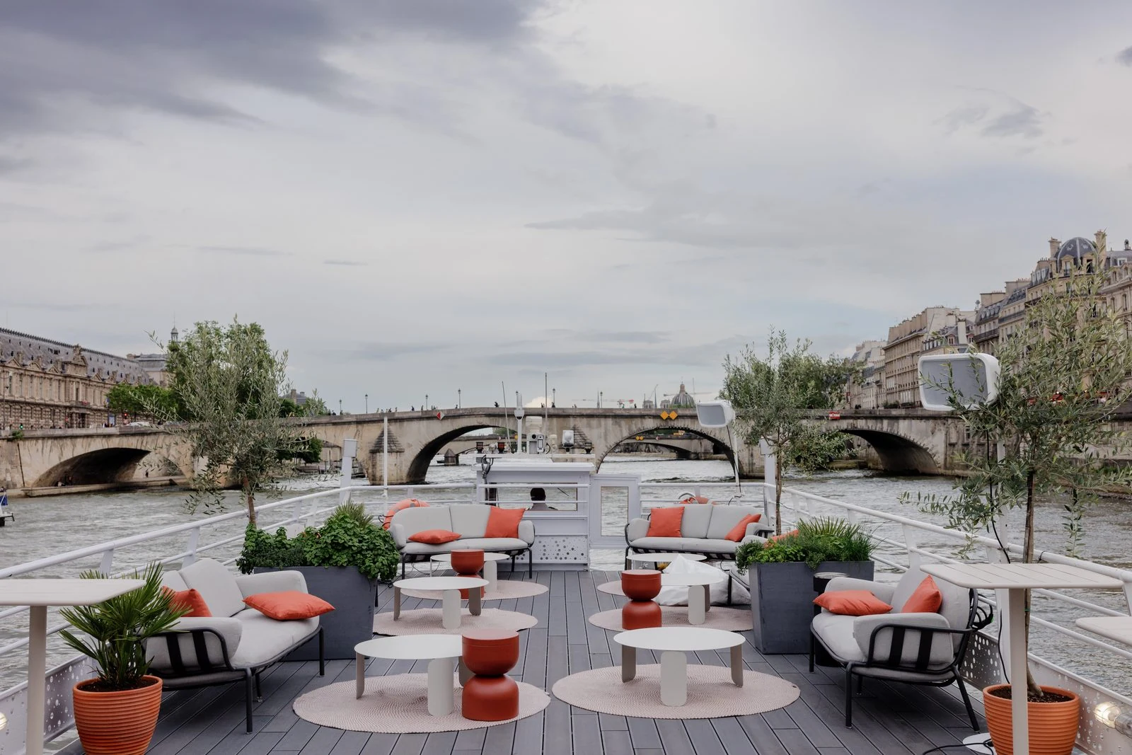 Invités du soirée d'été des équipes Kujten sur le Rivage