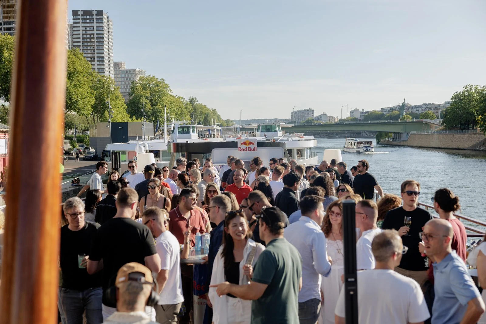 Vue depuis le Bateau Grenelle pendant soirée interne collaborateurs Red Bull