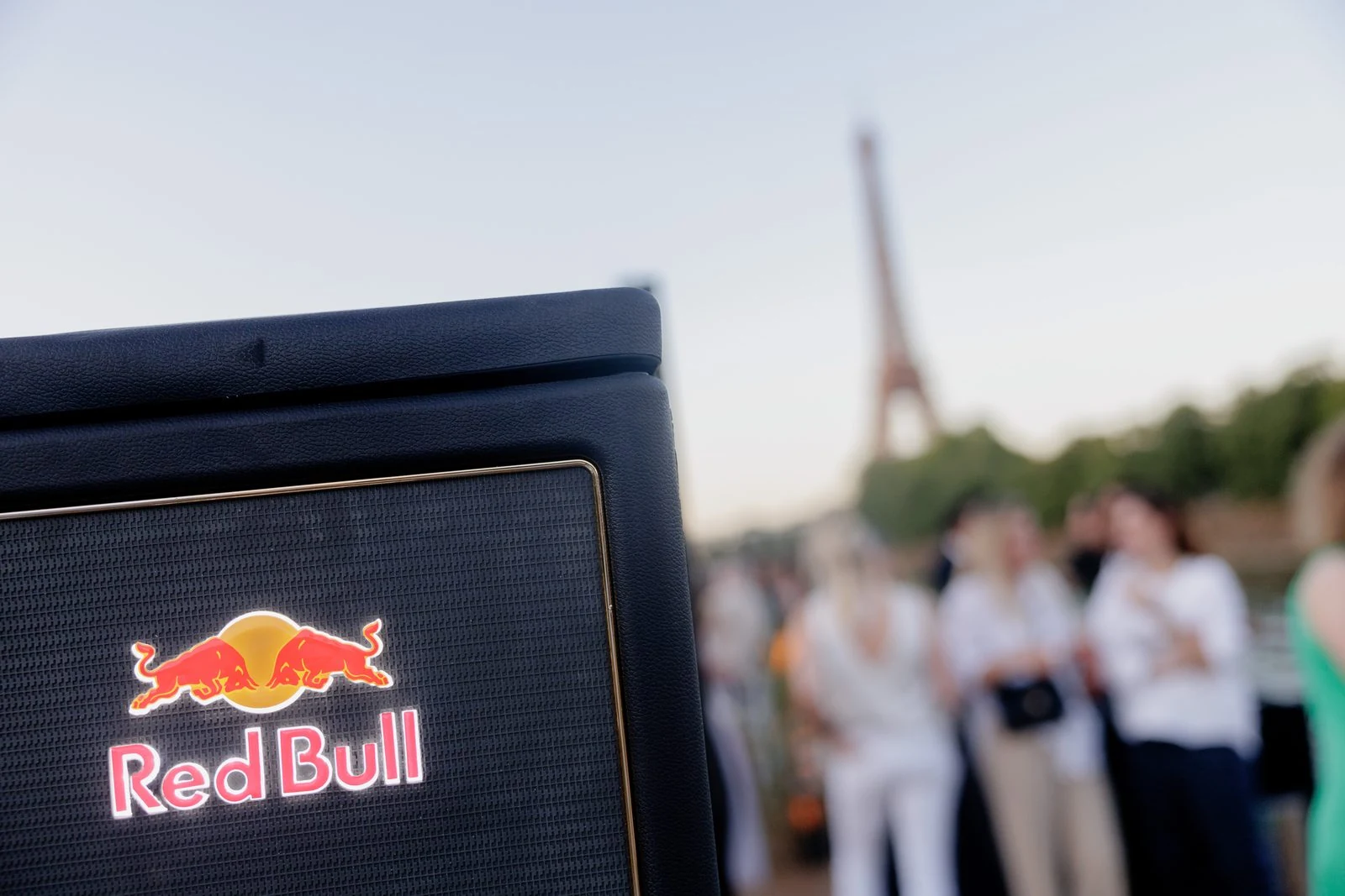 Bateau privatisé à Paris pour Red Bull · Cocktail dînatoire