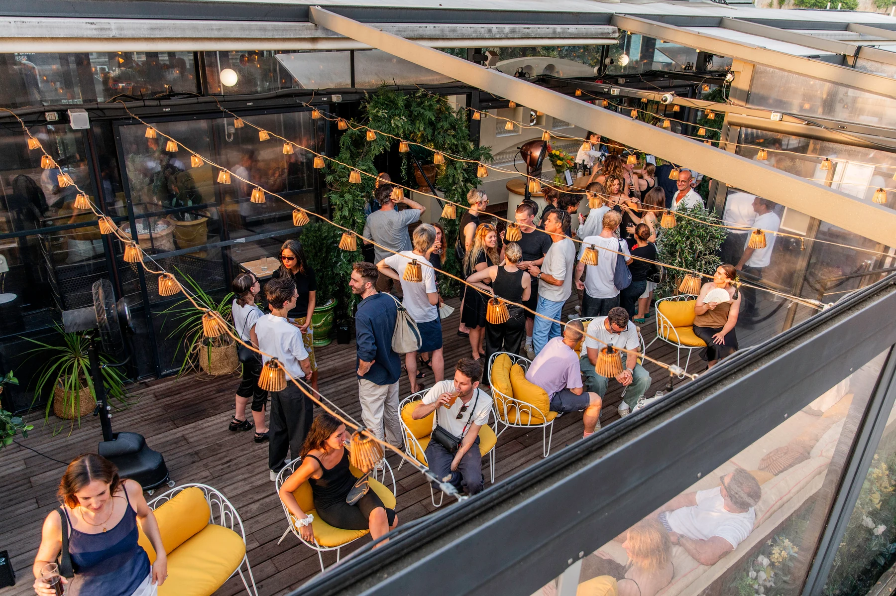 Terrasse et vue sur la Seine · summer party interne 5 Étoiles Production sur la Barge Paris 7