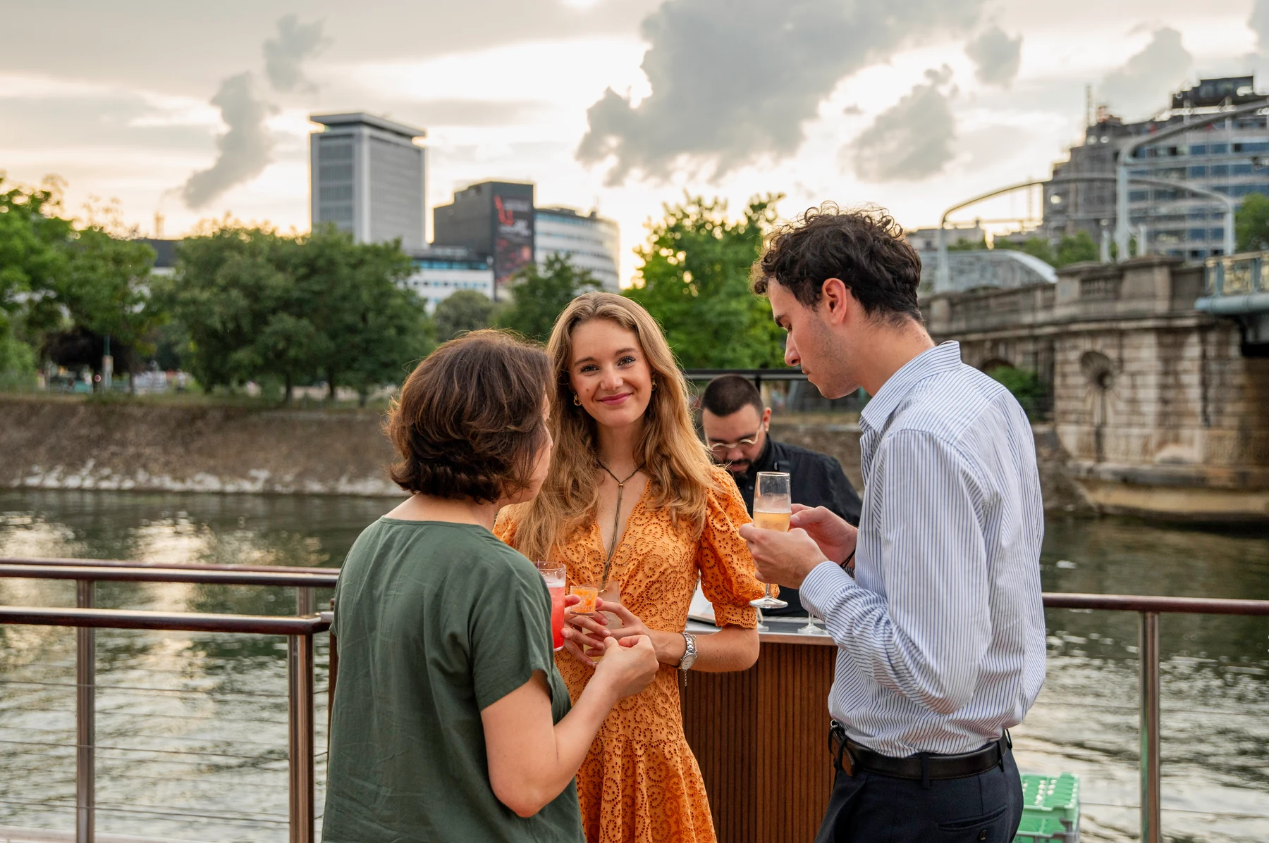 Mise en place Cocktail dînatoire · Bateau Grenelle, Paris