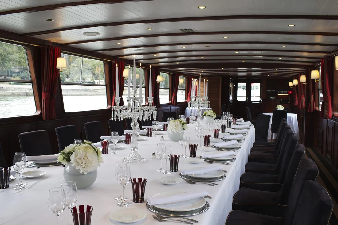 Mariage privatisation péniche Paris soirée dansante pont supérieur