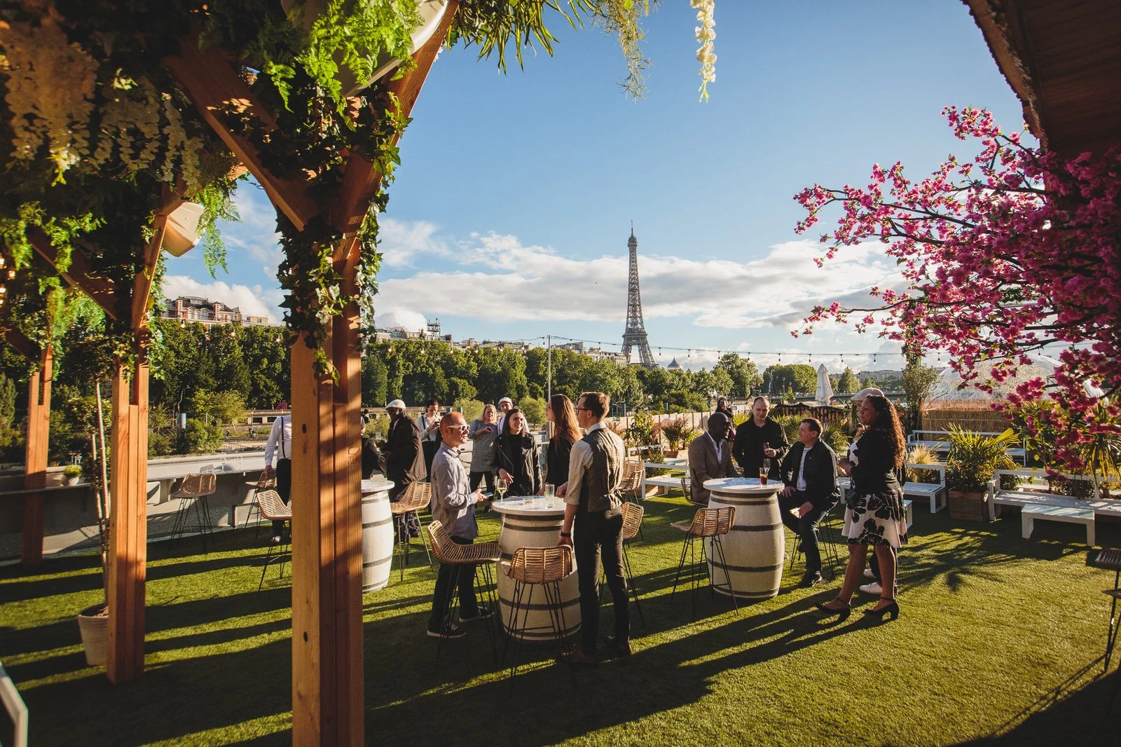 ROYAL MONCEAU · Soirée d'été sur Mademoiselle Mouche · privatisation de bateau Paris